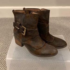 Brown leather Donald Pliner booties